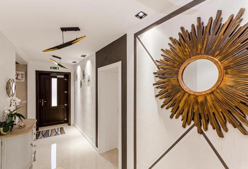 اتاق خانوادگی, Lumiere House Sibiu