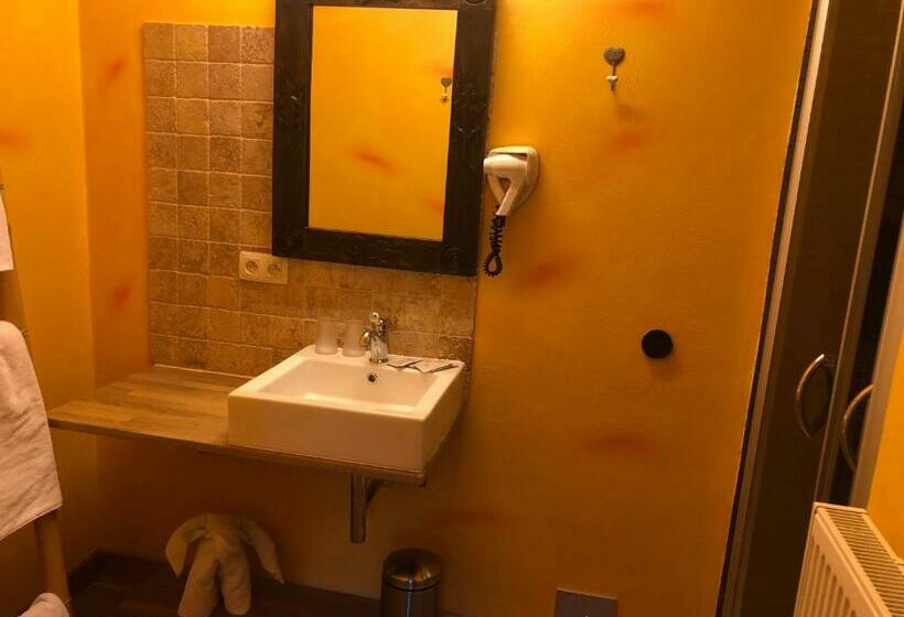 패밀리 룸, B&b Kudita