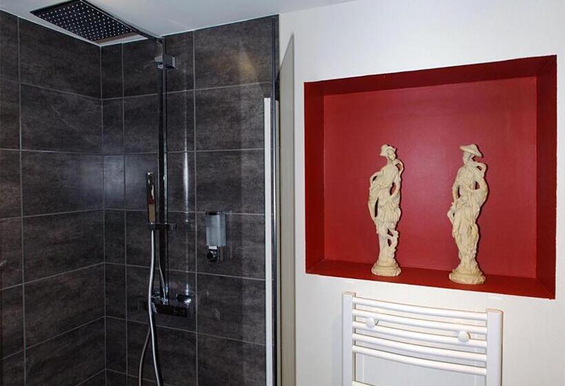 标准间, La Chenevière