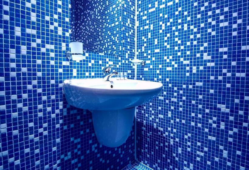 스탠다드 트리플 룸, Family Hotel Dalis