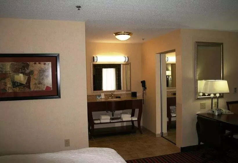 スタンダードスタジオ, Hampton Inn & Suites Dayton Airport