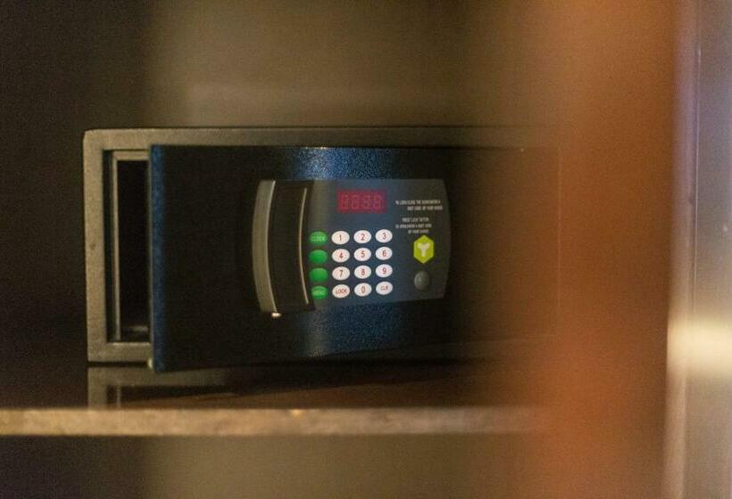 اتاق استاندارد یک نفره, Almas