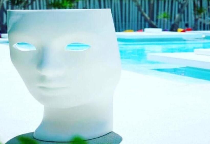 جناح مزود بحمام سباحة, So Nice Club Resort