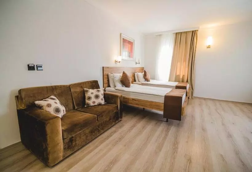اتاق استاندارد سه نفره, Uptown Buyuk Anadolu Girne
