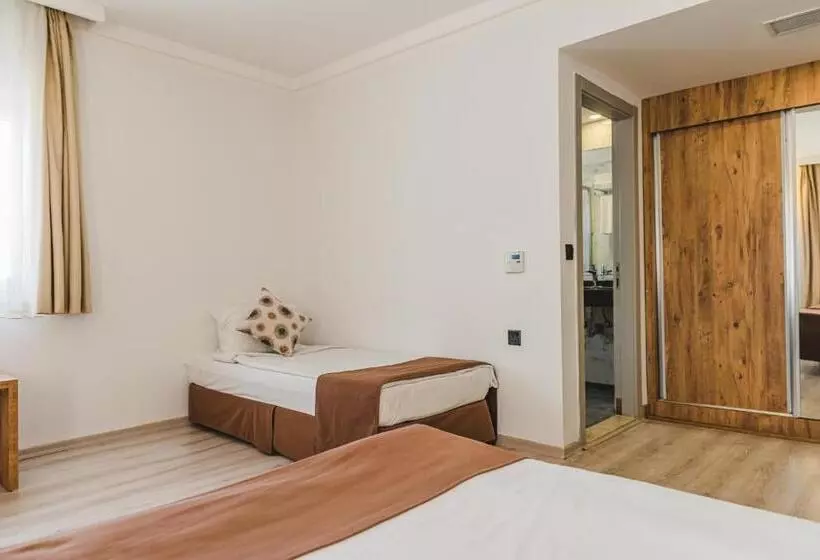 اتاق استاندارد سه نفره, Uptown Buyuk Anadolu Girne