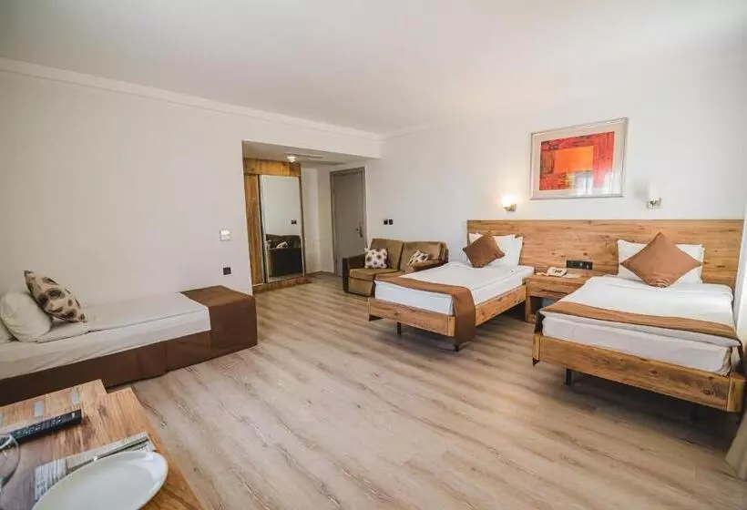 اتاق استاندارد سه نفره, Uptown Buyuk Anadolu Girne