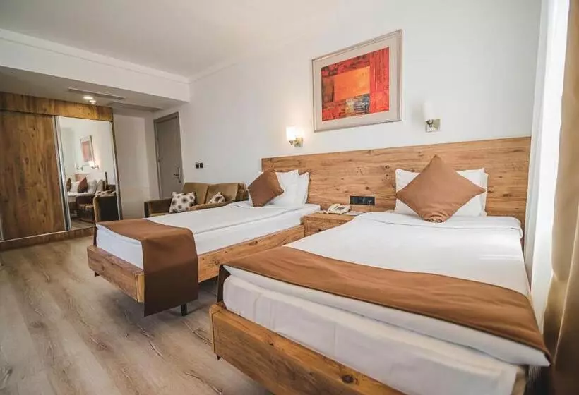 اتاق استاندارد سه نفره, Uptown Buyuk Anadolu Girne