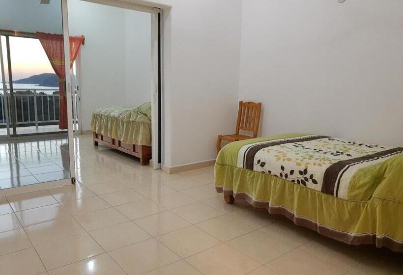 חדר משפחתי נוף לים, Sunset House Zihuatanejo