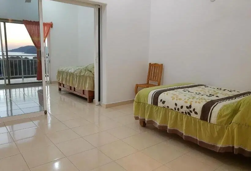 اتاق خانوادگی با چشم‌انداز دریا, Sunset House Zihuatanejo