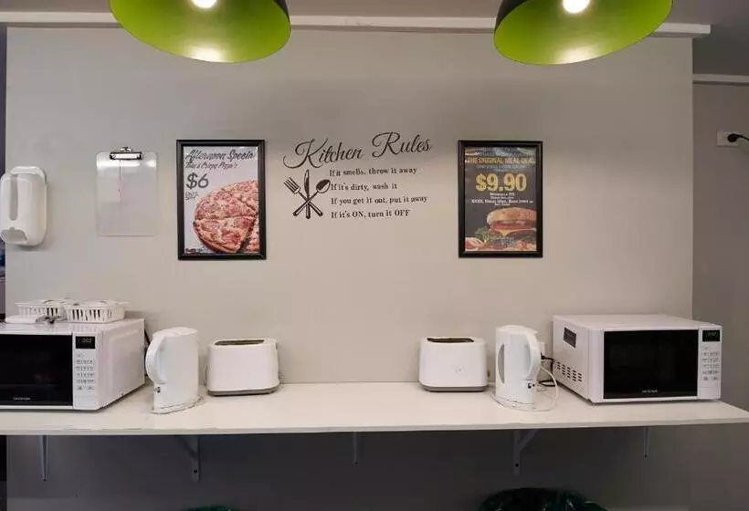 چادر با خدمات رفاهی استاندارد, Base Airlie Beach Resort   Hostel