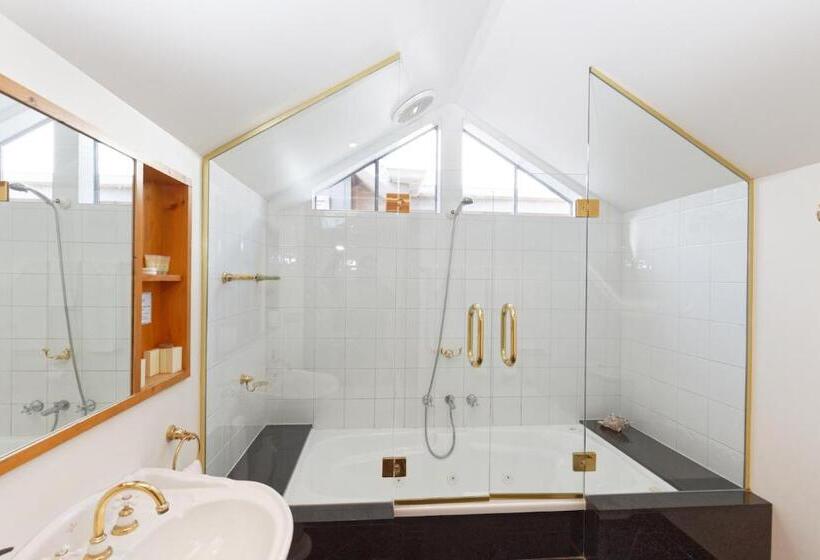 1ベッドルームハウス, 54 On Bank