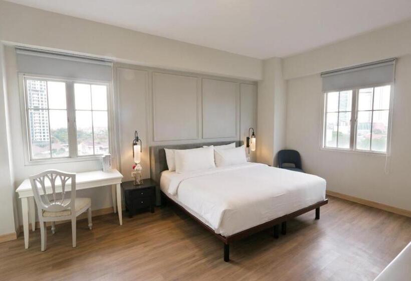 דירת שלושה חדרים, Java Paragon Hotel & Residences