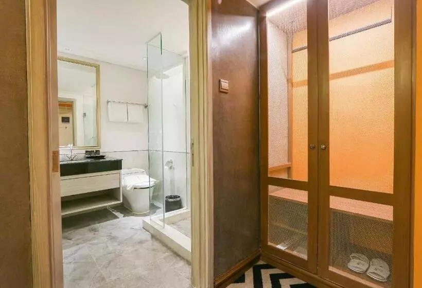 Superior Room King Size Bed, Java Paragon Hotel & Residences