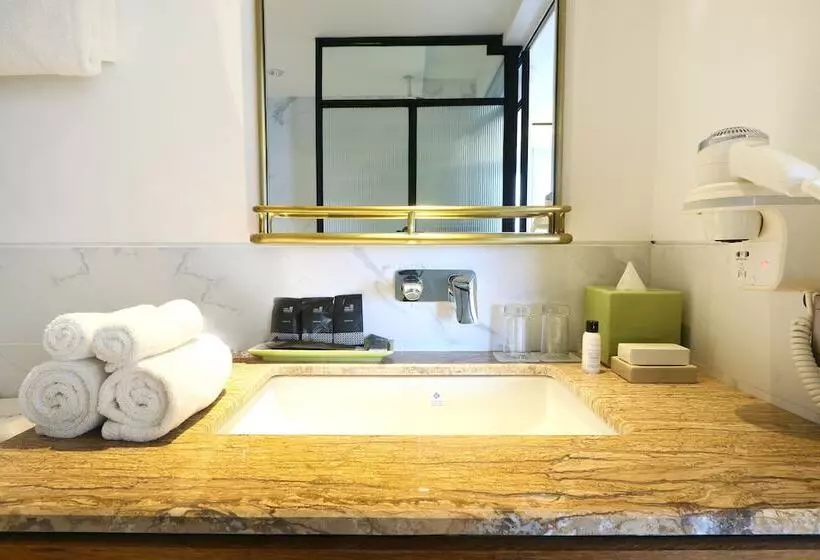 Executive Suite, Java Paragon Hotel & Residences