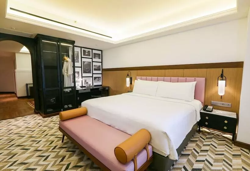 Executive Suite, Java Paragon Hotel & Residences