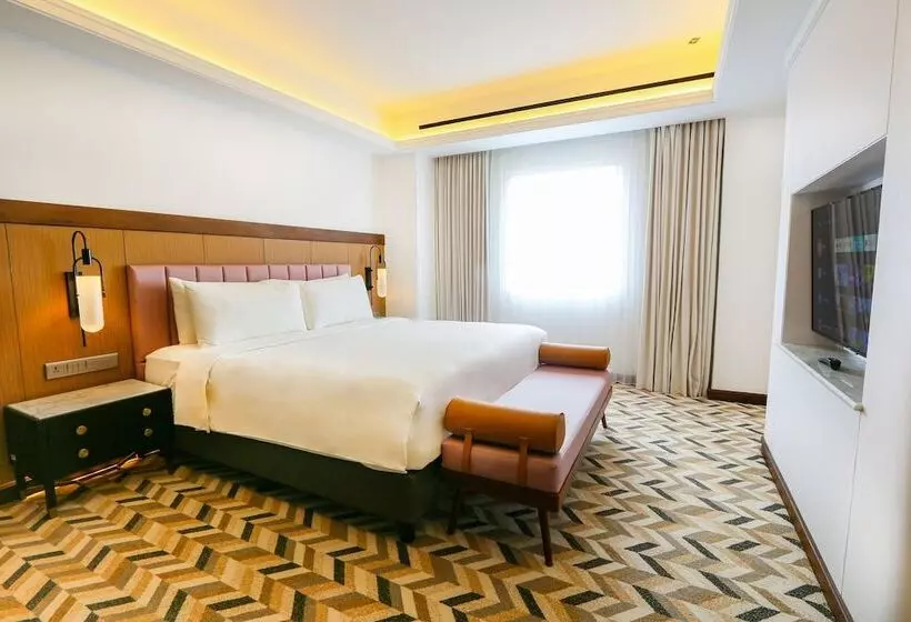 Executive Suite, Java Paragon Hotel & Residences