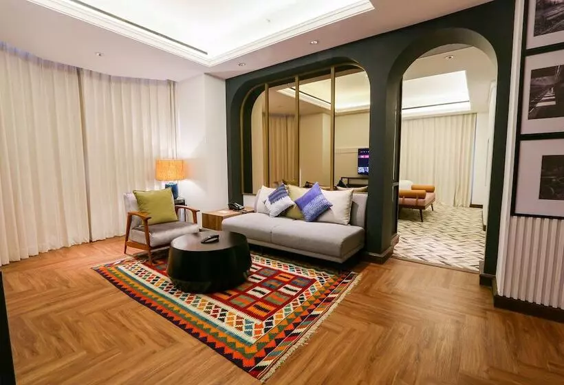 Executive Suite, Java Paragon Hotel & Residences