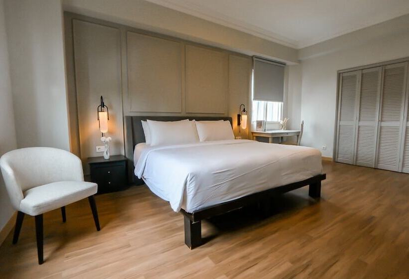 דירת שלושה חדרים, Java Paragon Hotel & Residences