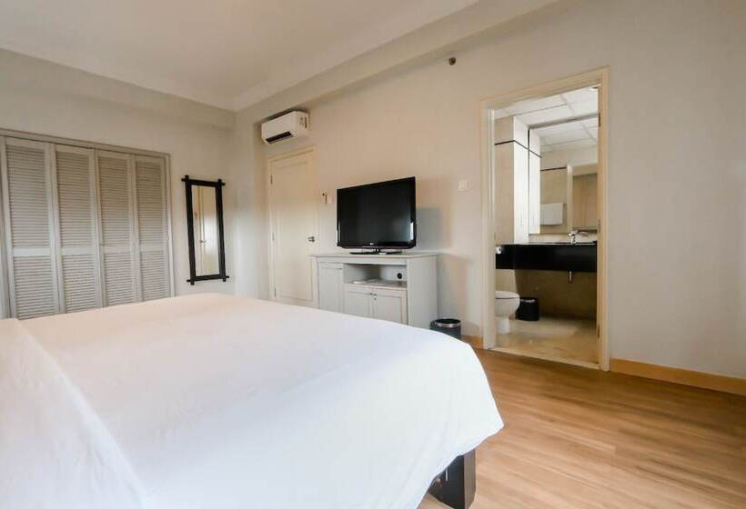 דירת שלושה חדרים, Java Paragon Hotel & Residences