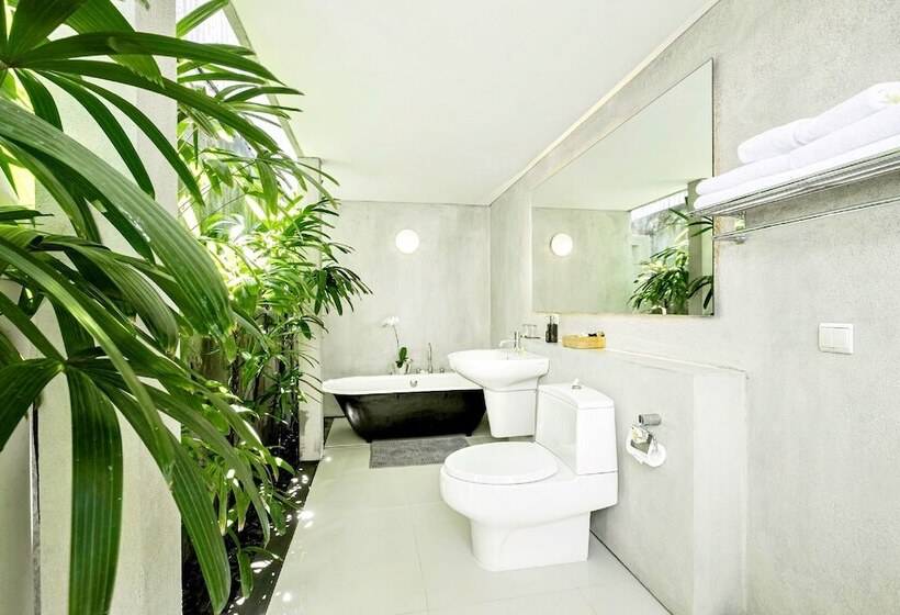 Вилла 3 Спальни с Бассейном, Mayaloka Villas