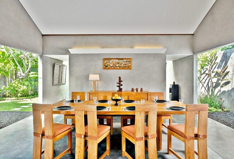 Вилла 3 Спальни с Бассейном, Mayaloka Villas