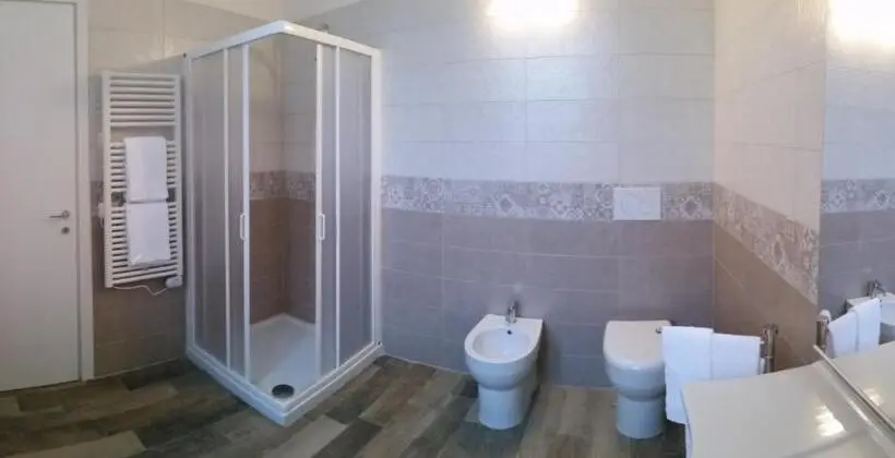 اتاق لوکس, A Casa Di Asia
