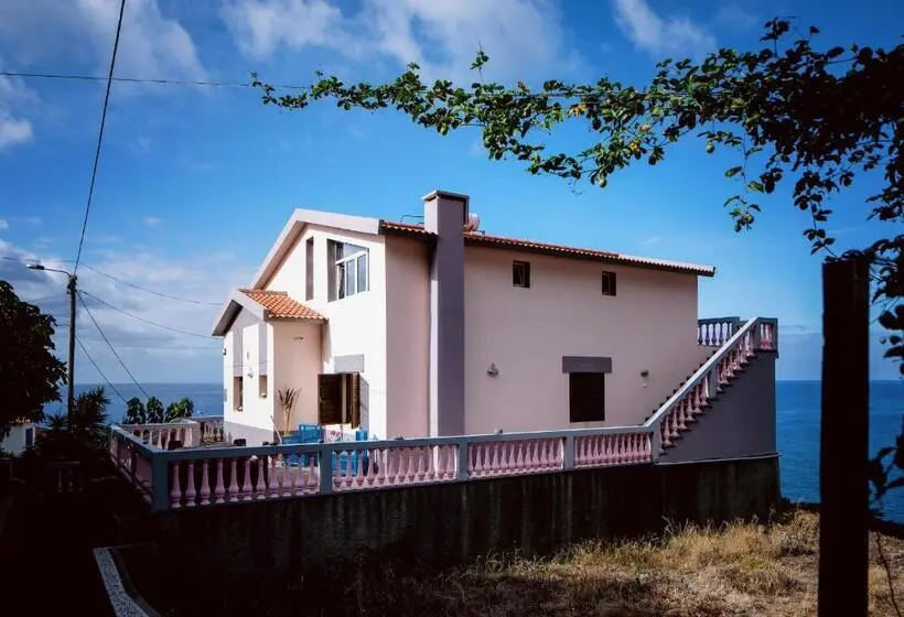 オーシャンビュースタンダードルームバルコニー付き, Cecília S House