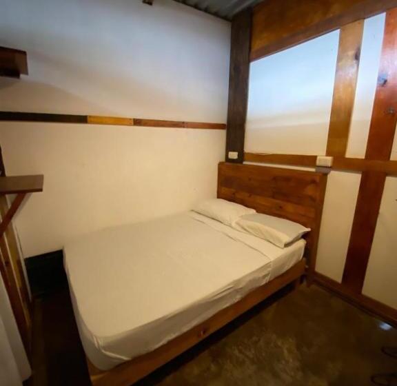 Кровать в Общей Комнате, Chaak