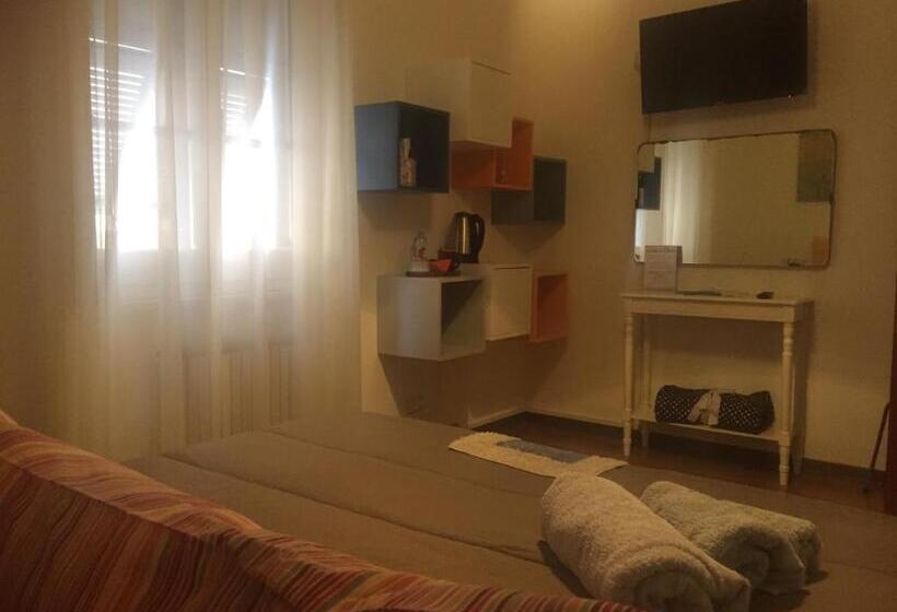 غرفة قياسية فردية حمام مشترك, A Casa Di Elena