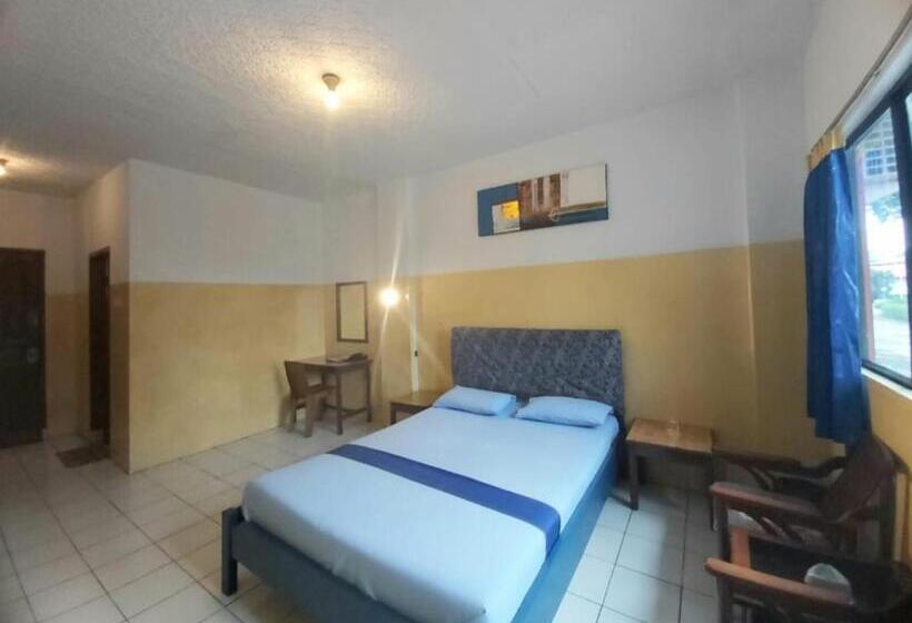 Номер Deluxe Кровать Кинг, Sentosa Hotel & Restaurant   Tersertifikasi Chse Dari Kementerian Pariwisata Dan Ekonomi Kreatif