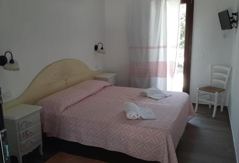 חדר אקונומי, Borgo Rurale Cares