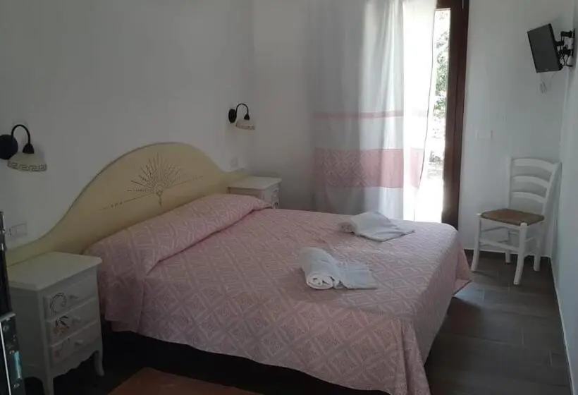 エコノミールーム, Borgo Rurale Cares