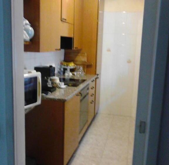 اتاق استاندارد با سرویس بهداشتی مشترک, Central Art House