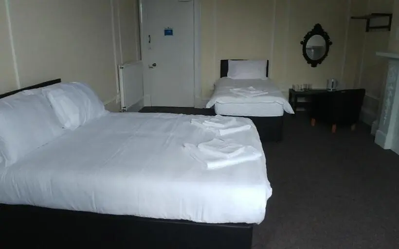 バスルーム共有のトリプルスタンダード, Mayfair Guest House