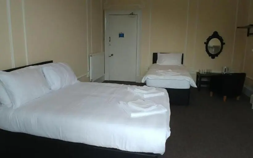 バスルーム共有のトリプルスタンダード, Mayfair Guest House