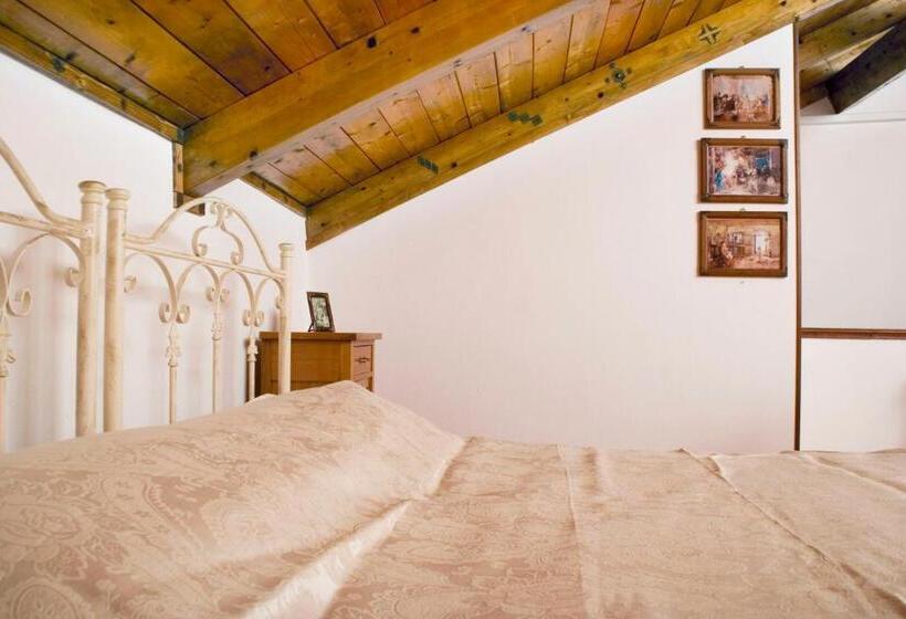 غرفة عائلية, La Luna Nel Pozzo