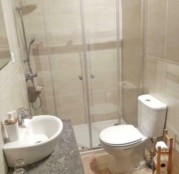 חדר משפחתי, Basalto Negro Al