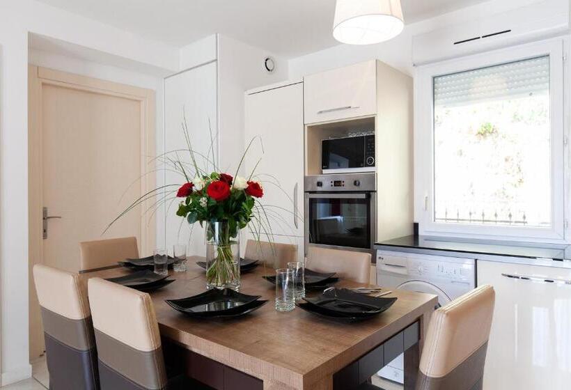 Апартаменты 1 Спальня Вид на Бассейн, Résidence D Azur Riou