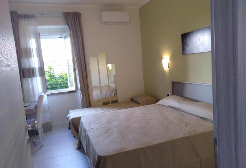 غرفة قياسية ثلاثية, Santo S House