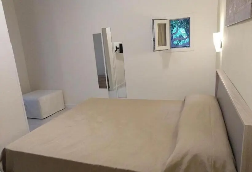 スタンダードルーム, Santo S House