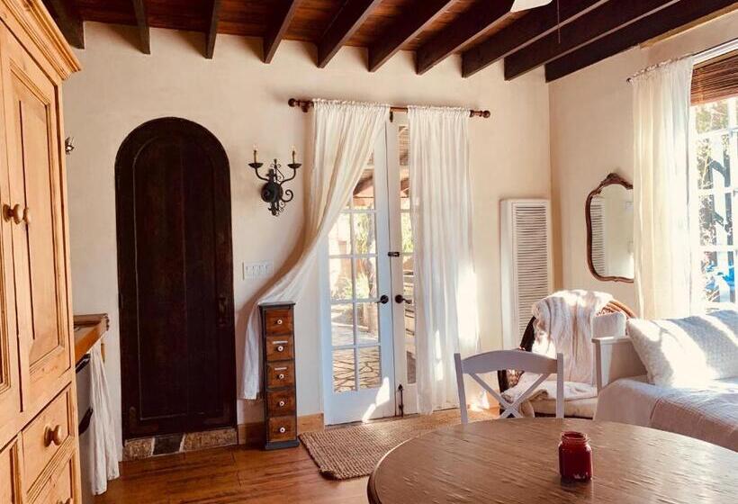 Дом 1 Спальня, Under The Tuscan Sun Cottage In West Los Angeles