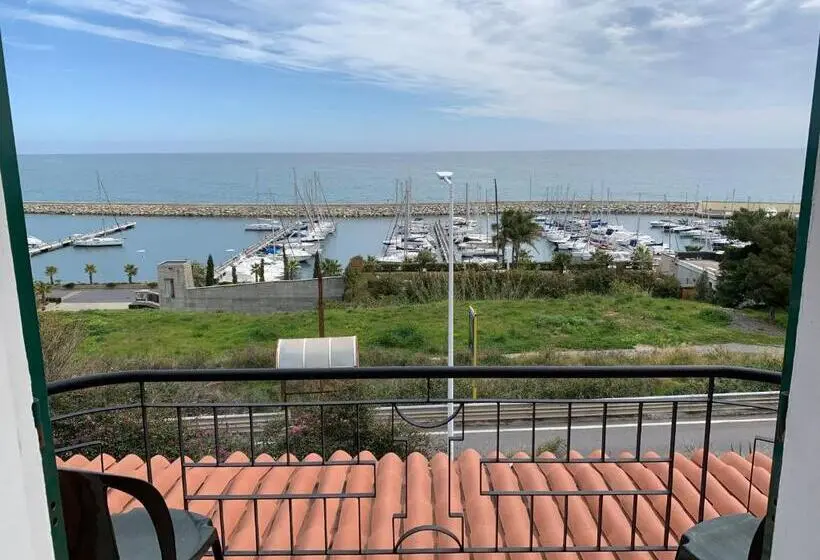 オーシャンビュースタンダードルームバルコニー付き, Baia Dei Gabbiani