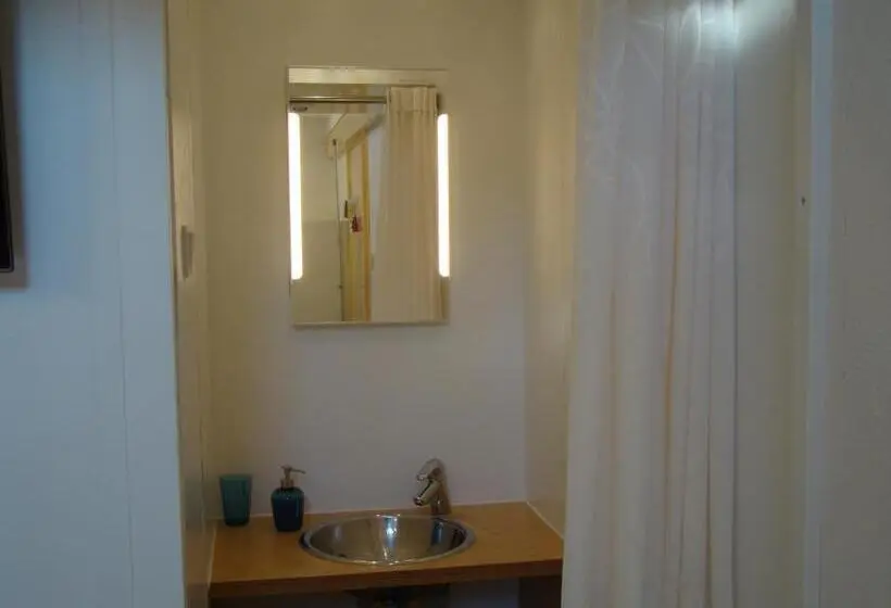 Standard Kolmen Hengen Huone, B&b Zuiderkreek