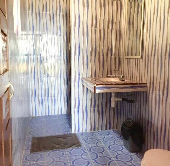 标准平房, Toba Sunset