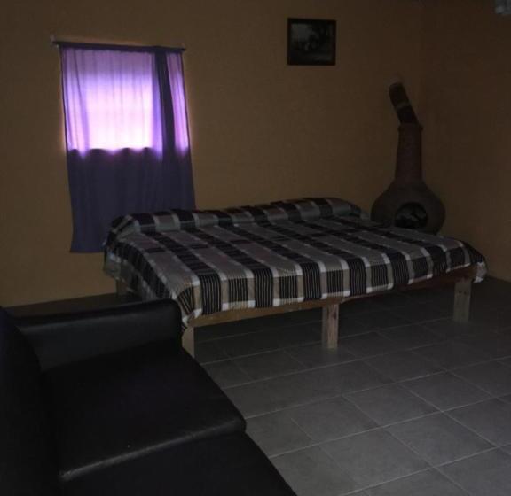 חדר אקונומי לשלושה, Posada Santa María