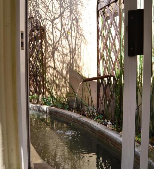 디럭스 스위트 킹 침대, Hidden Grace