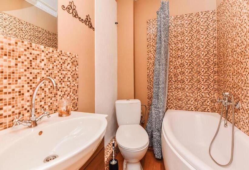 اتاق استاندارد سه نفره, Villa Victoria