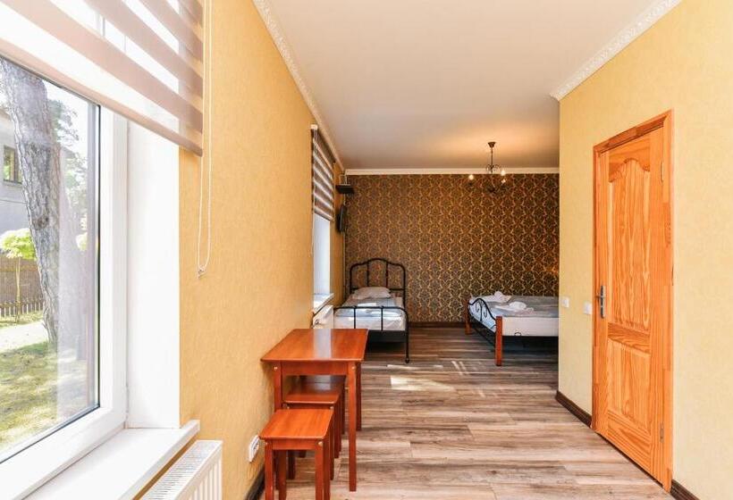اتاق استاندارد سه نفره, Villa Victoria