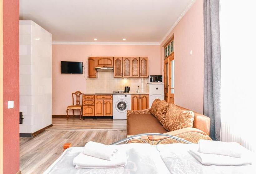 اتاق استاندارد چهار تخته, Villa Victoria