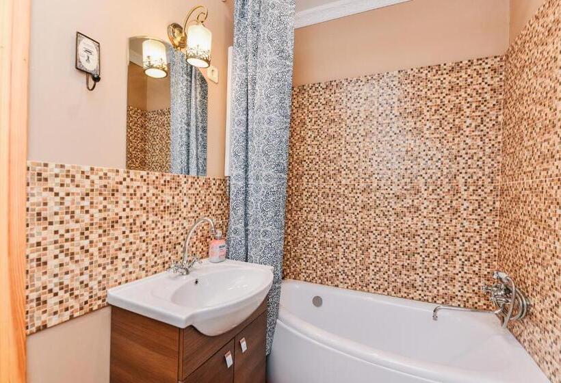 اتاق استاندارد چهار تخته, Villa Victoria